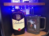 Ballentines Scotch mit Krug