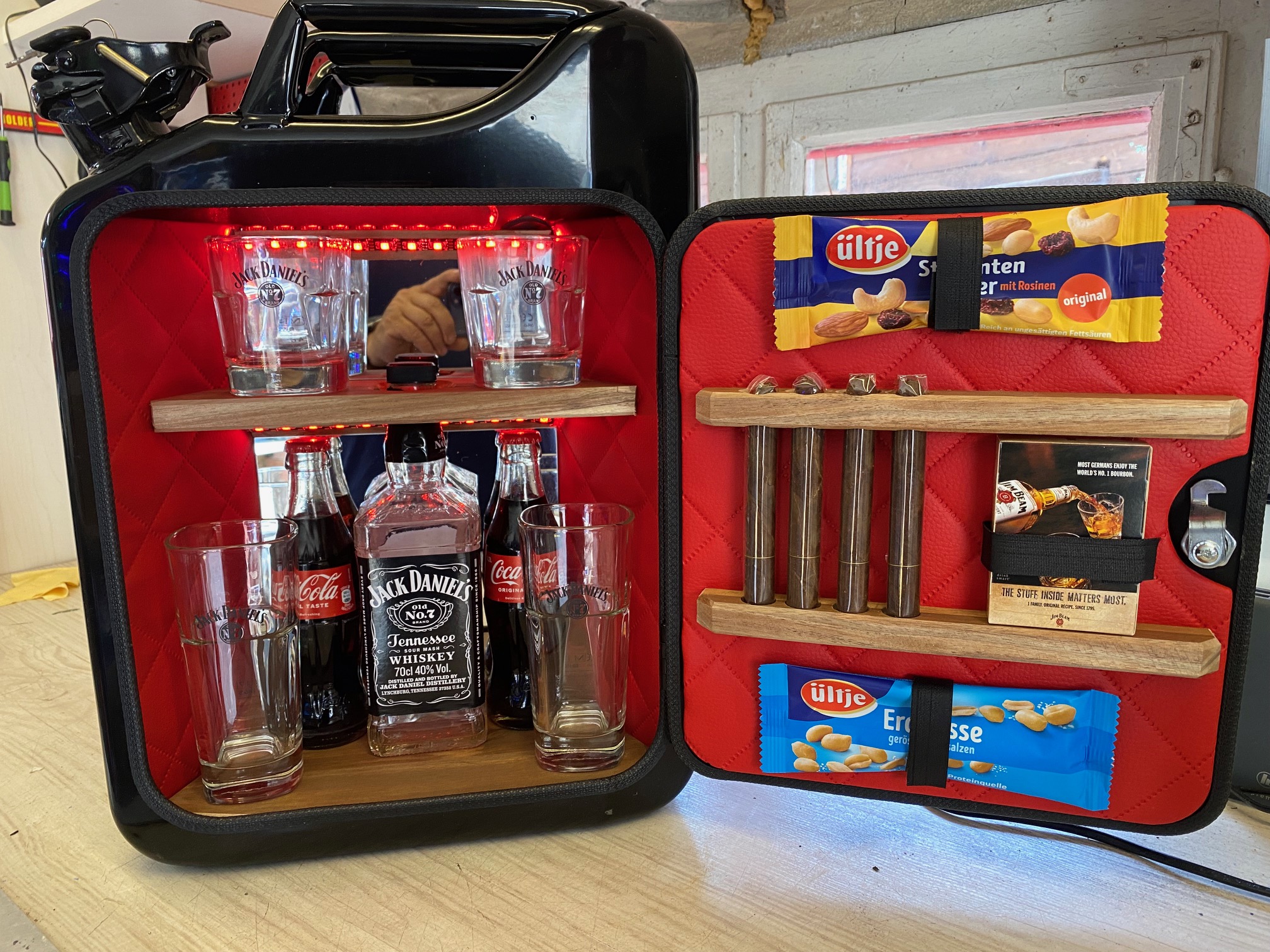 Ein Geschenk für Jack Daniel`s Freunde - die Kanister Minibar im 20l  Benzinkanister
